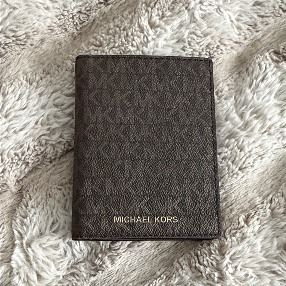 never used  Michael Kors Brown Key & Card Holder